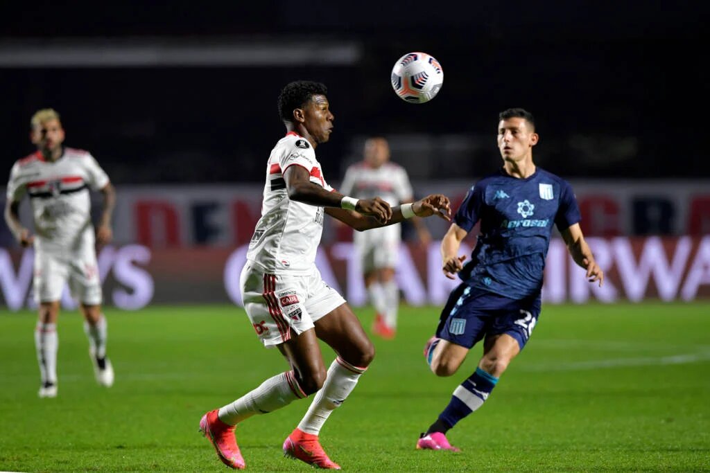 SPNet Veja fotos do duelo entre São Paulo e Racing pelas oitavas da