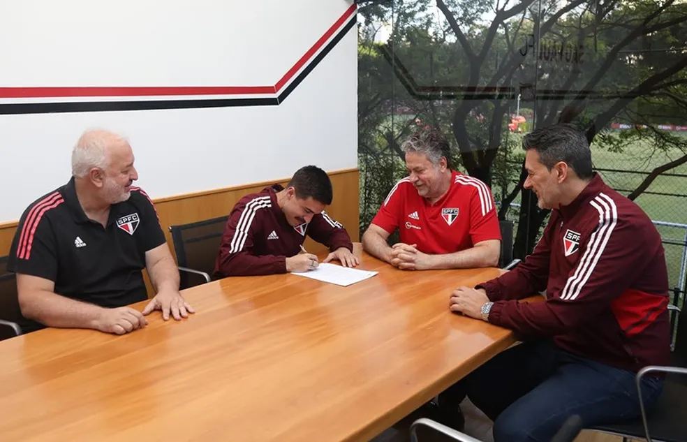 SPNet Gabriel Neves renova o São Paulo por mais três temporadas