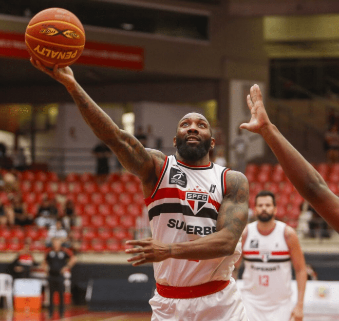 SPNet Primeiro Majestoso Do Ano Basquete Tricolor Recebe O