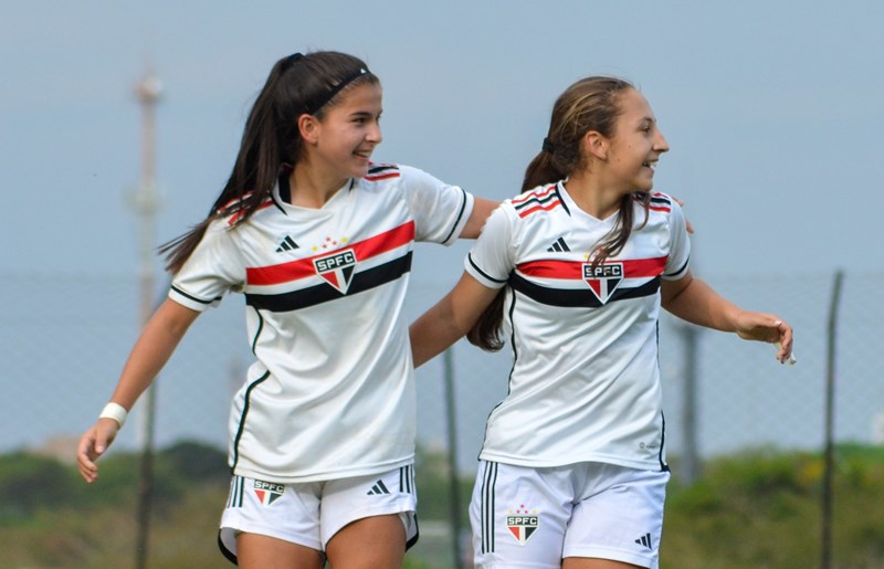 São Paulo vira sobre o Corinthians e sai em vantagem na final do Paulista  feminino